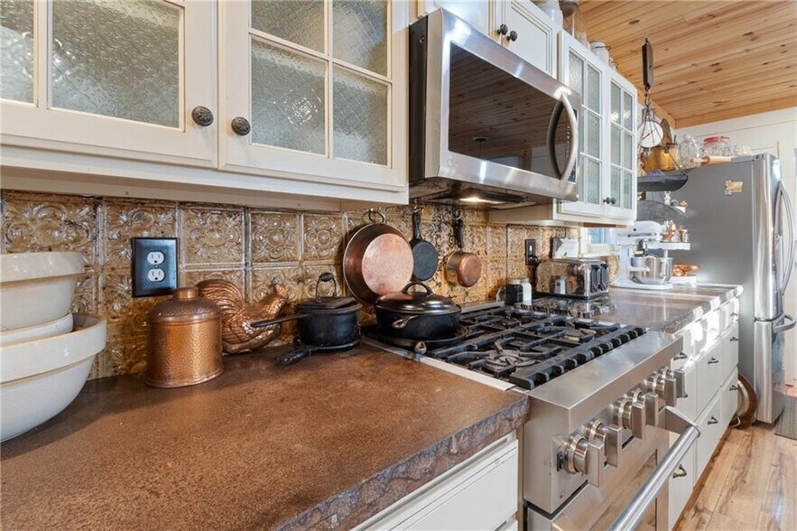 More Photos Of 1387 County Road 306, Berryville Hospitality For Sale