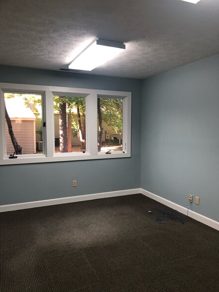 More Photos Of 1762 Metromedical Dr, Fayetteville Medical For Sale
