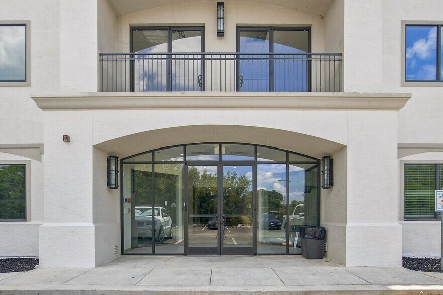 More Photos Of 2511 N Loop 1604, San Antonio Office Residential For Lease