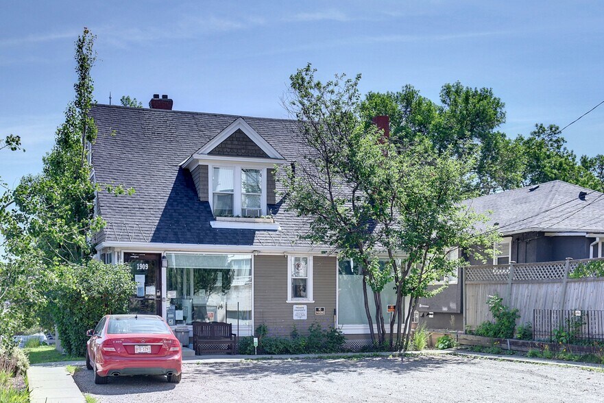 More Photos Of 1909 17th Ave SW, Calgary Office For Lease