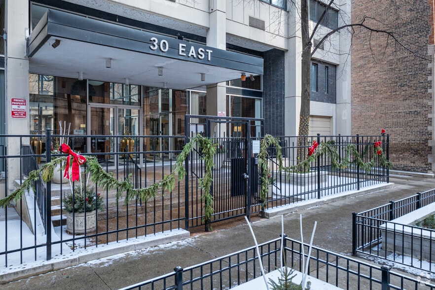 More Photos Of 30 E Division St, Chicago Apartments For Lease