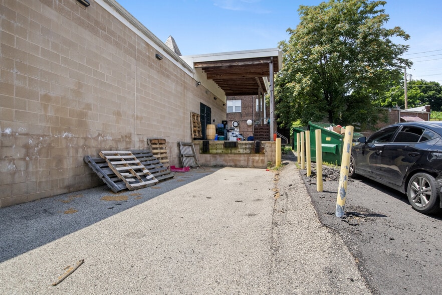 More Photos Of 7909 High School Rd, Elkins Park Restaurant For Lease