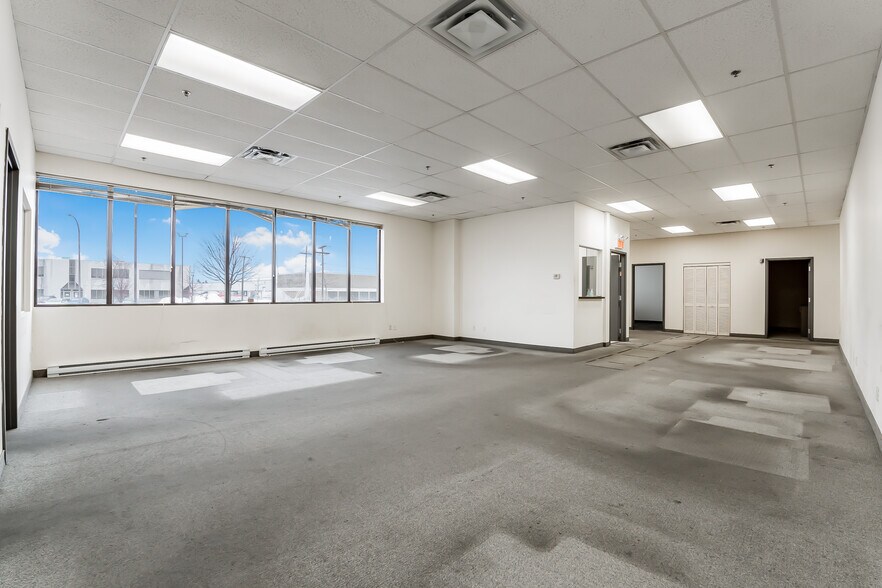 More Photos Of 3071-3075 Rue Louis-A.-Amos, Lachine Distribution For Lease