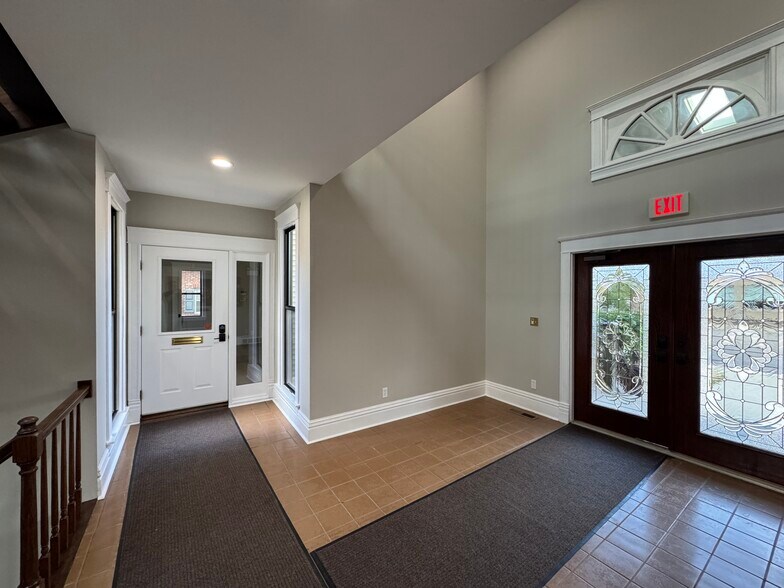 More Photos Of 121 N Washington St, Naperville Medical For Lease