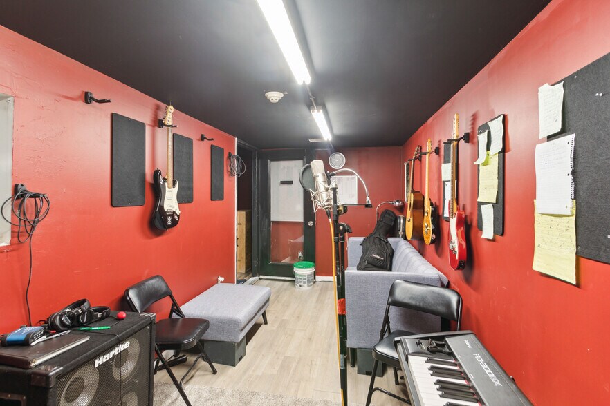 More Photos Of 600 Main St, Riverton Office For Sale