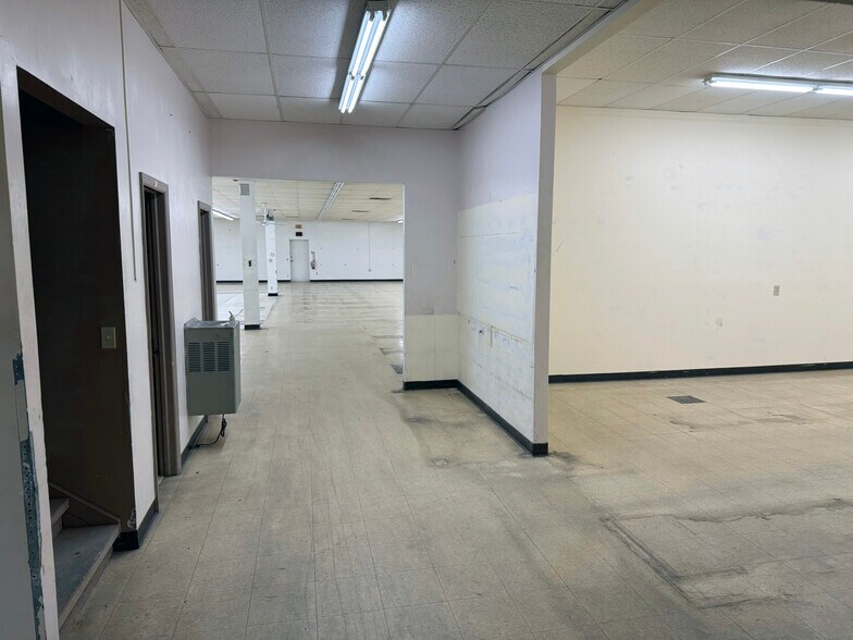 More Photos Of 10801 Blondo St, Omaha General Retail For Sale
