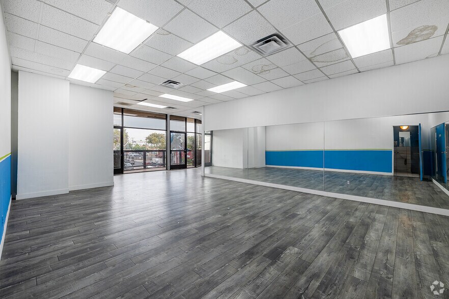 More Photos Of 8205 Santa Monica Blvd, West Hollywood General Retail For Lease