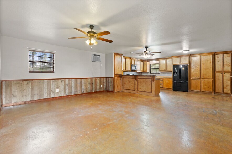 More Photos Of 22360 Highway 321, Cleveland Flex For Lease
