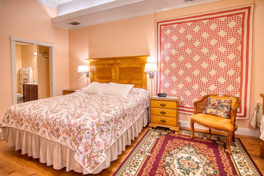 More Photos Of 226 Fort McKavitt St, Mason Hospitality For Sale