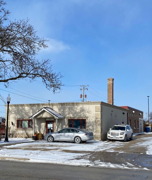 Primary Photo Of 703 Childs St, Wheaton Veterinarian Kennel For Sale