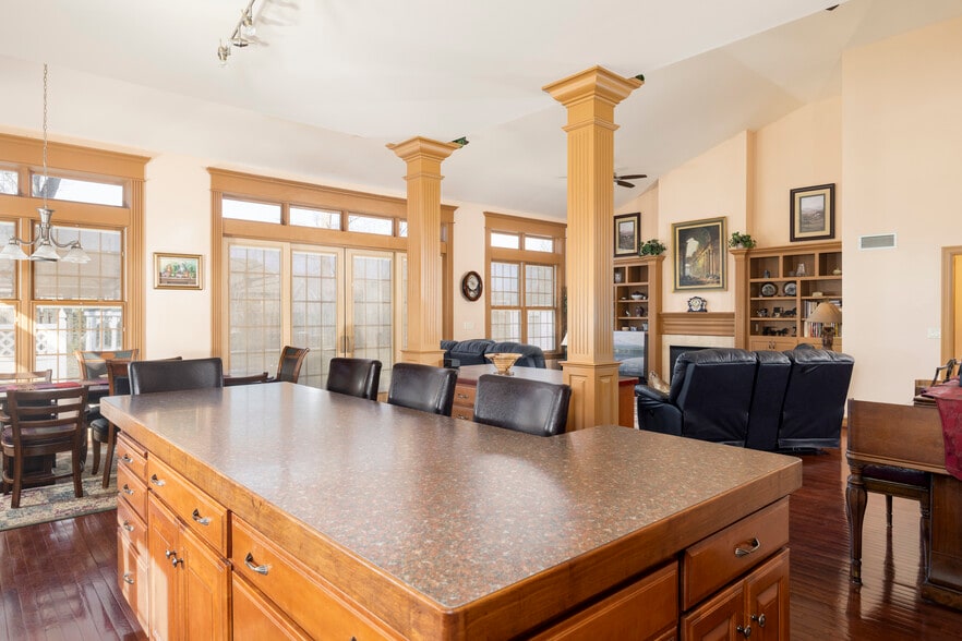 More Photos Of 860 Union Rd, West Seneca Office Residential For Sale