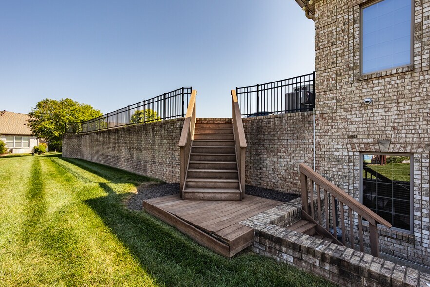More Photos Of 698 Oldefield Commons Dr, Greenwood Medical For Sale