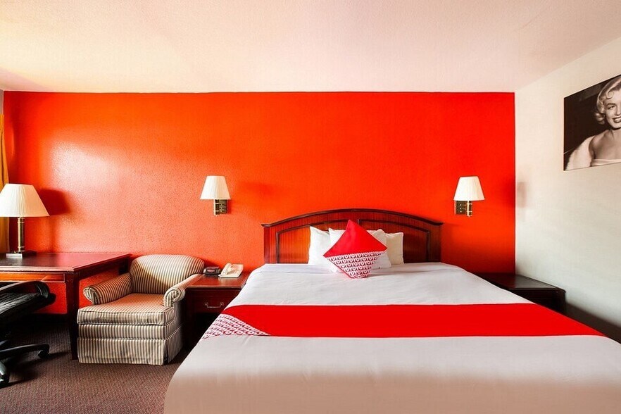 More Photos Of 4012 N State Line Ave, Texarkana Hotel For Sale