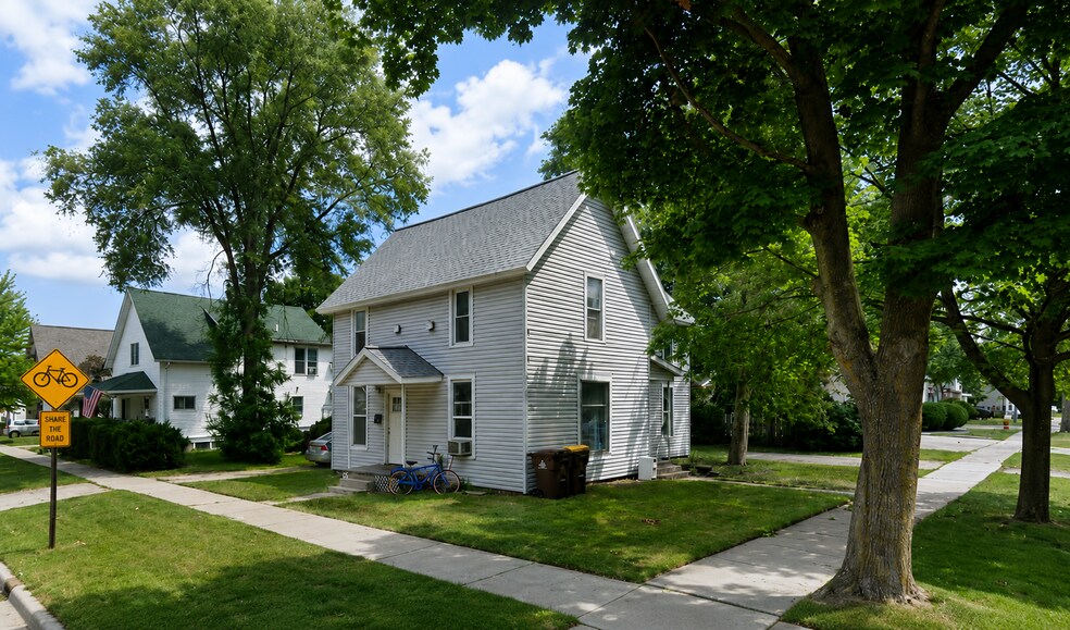 More Photos Of 109 S Illinois St, Mount Pleasant Apartments For Sale