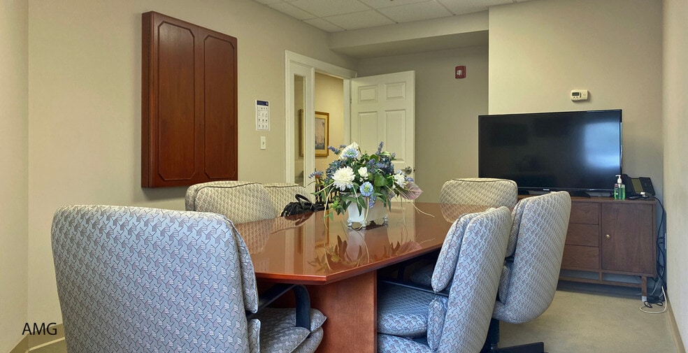 More Photos Of 540 Main St, Hyannis General Retail For Sale