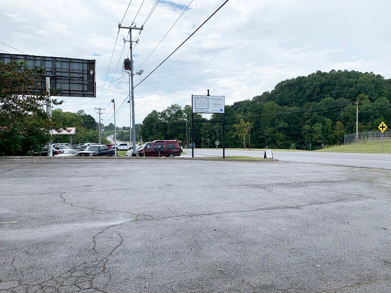 More Photos Of 1213 W Gaines St, Lawrenceburg Flex For Lease