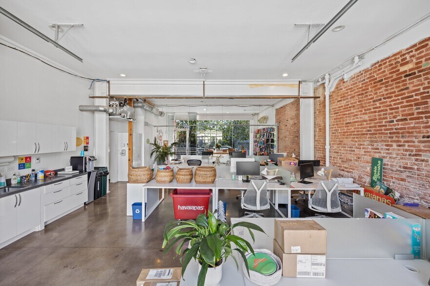 More Photos Of 513 Boccaccio Ave, Venice Office For Lease