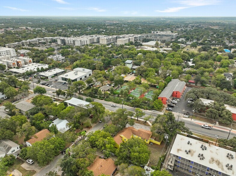 More Photos Of 2710 Manor Rd, Austin Office For Sale