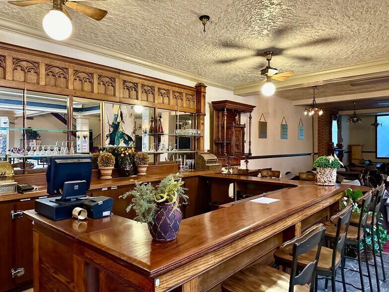 More Photos Of 925 1st Ave, Monte Vista Hotel For Sale