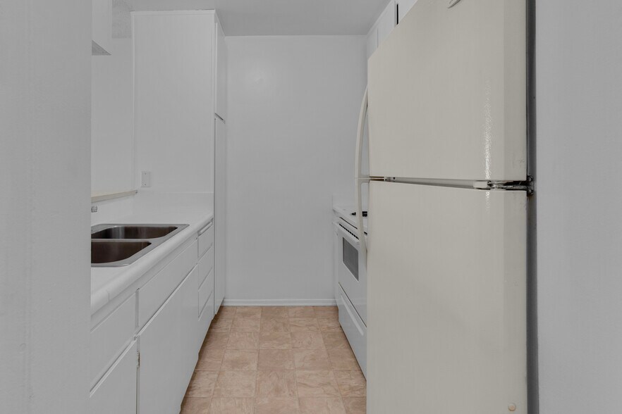 More Photos Of 3346 S Canfield Ave, Los Angeles Apartments For Sale