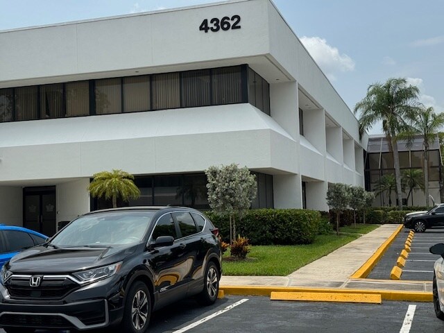 Primary Photo Of 4362 Northlake Blvd, Palm Beach Gardens Medical For Lease