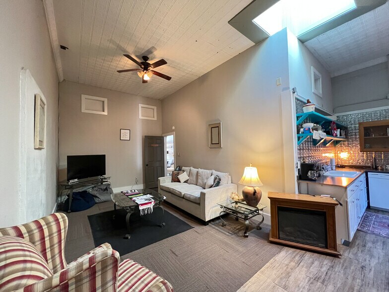 More Photos Of 114 N 5th St, Alpine Storefront For Sale