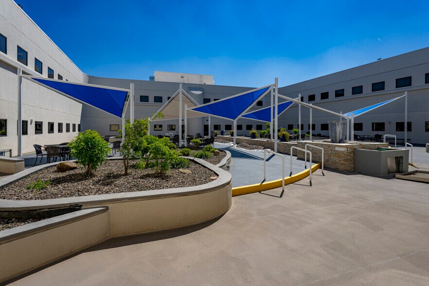 More Photos Of 1300 N 12th St, Phoenix Medical For Lease