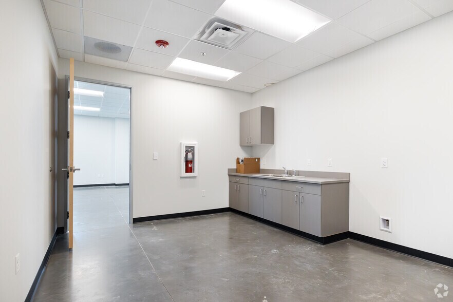 More Photos Of 7450 Clayton St, Denver Warehouse For Lease