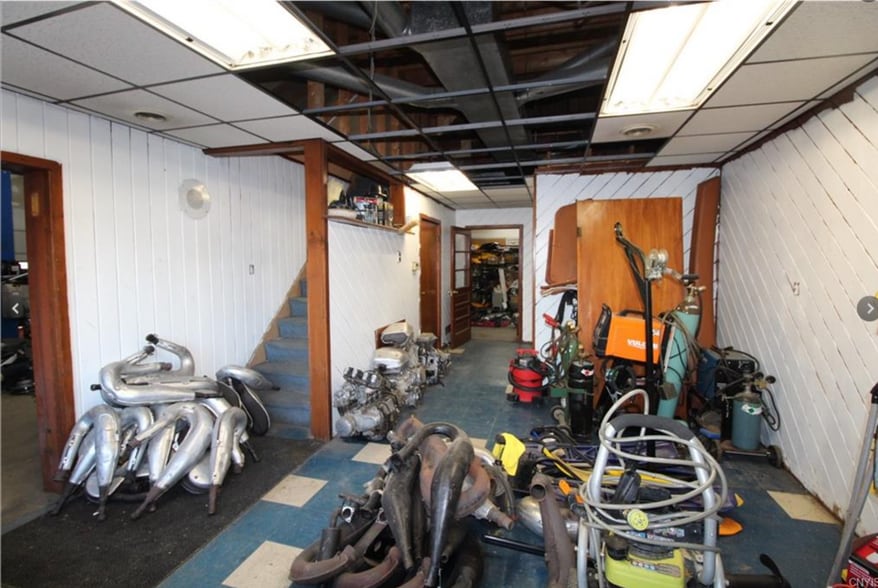 More Photos Of 585 S Main St, Central Square Auto Dealership For Sale