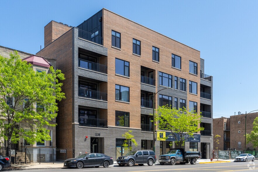 More Photos Of 1335 N Western Ave, Chicago Apartments For Sale