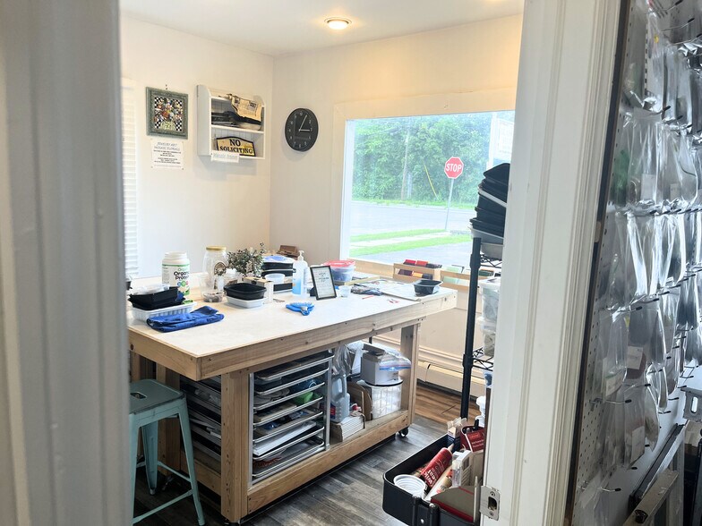 More Photos Of 302-304 Hallock Ave, Port Jefferson Station Office For Sale