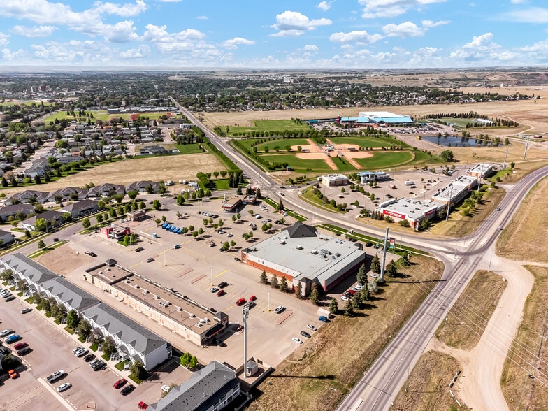 More Photos Of 2440 Division Ave NW, Medicine Hat Unknown For Lease