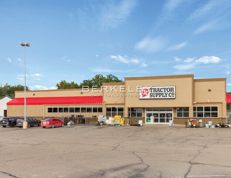 More Photos Of 1590 Falls Blvd N, Wynne General Retail For Sale