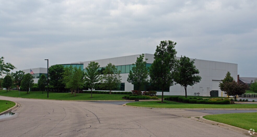 More Photos Of 7020 High Grove Blvd, Burr Ridge Flex For Lease