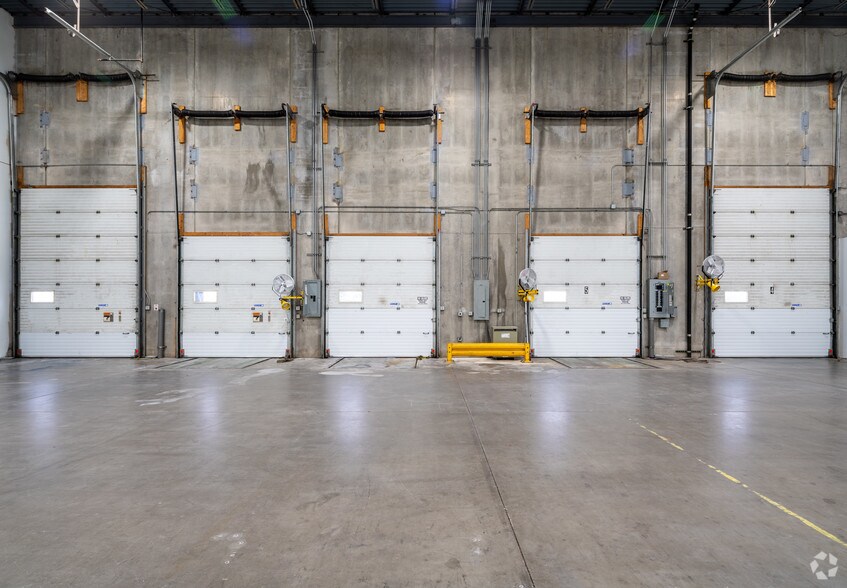 More Photos Of 575 SW Old Highway 8, New Brighton Distribution For Lease