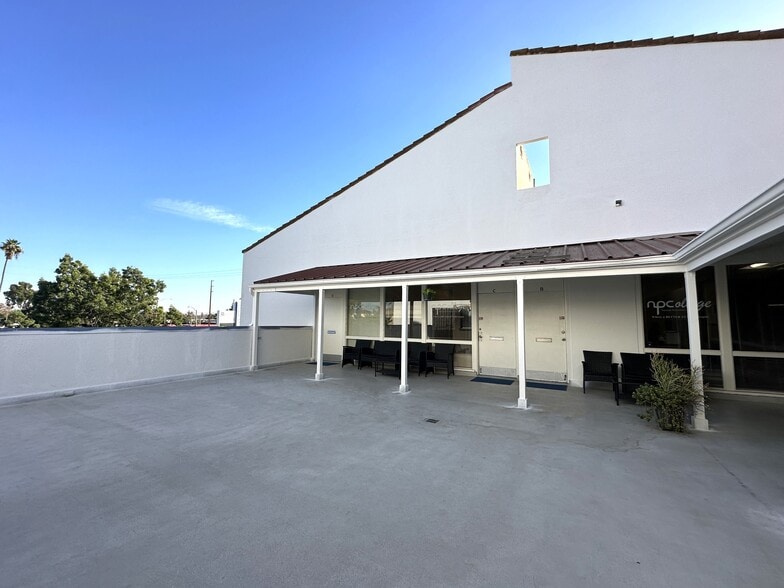 More Photos Of 4105-4129 South St, Lakewood Unknown For Lease