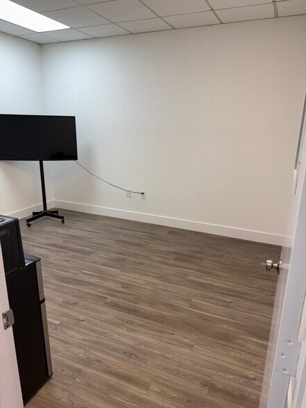 More Photos Of 10784 Satellite Blvd, Orlando Warehouse For Lease