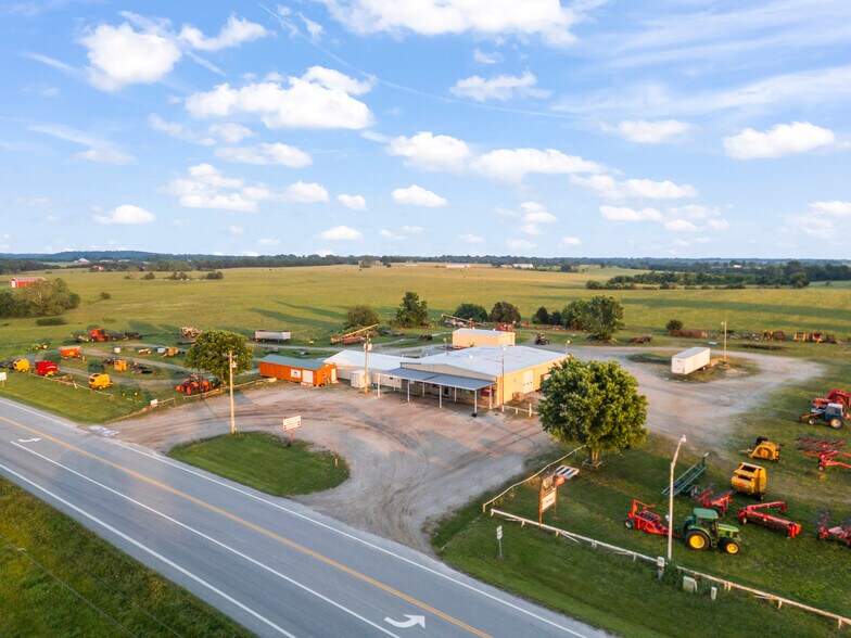 More Photos Of 60 US-54 Hwy, El Dorado Springs General Retail For Sale