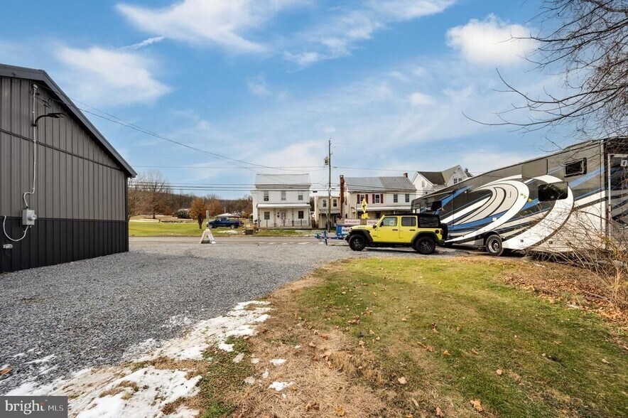 More Photos Of 519 Main St, Blandon Flex For Sale