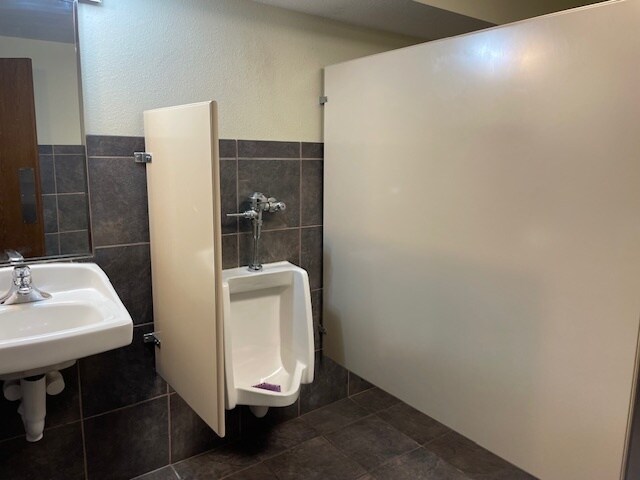 More Photos Of 901 N Prospect Ave, Springfield Freestanding For Sale