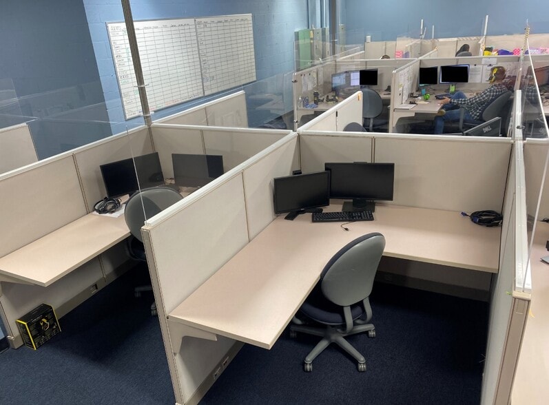 More Photos Of 2800 Gateway Dr, Pompano Beach Manufacturing For Lease