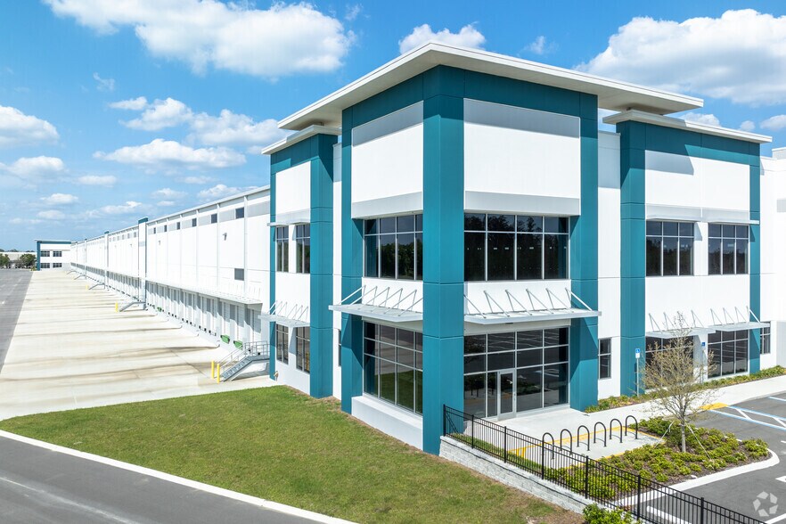 More Photos Of 1415 Winston Park Blvd, Lakeland Unknown For Lease