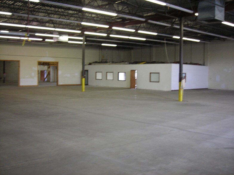 More Photos Of 2202-2250 Research Dr, Fort Wayne Research And Development For Lease