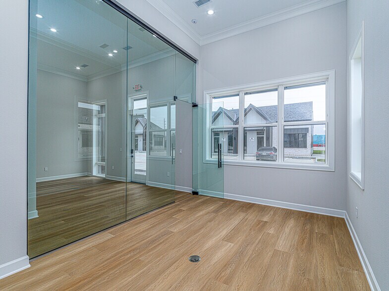 More Photos Of 1325 Main St, Katy Office Residential For Sale