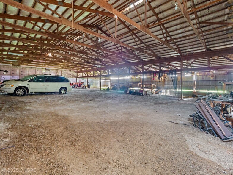 More Photos Of 1247 Illinois Dr, Knoxville Sports And Entertainment For Sale