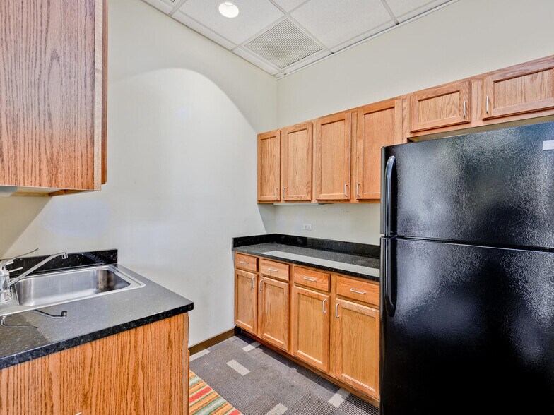 More Photos Of 5582 N Lincoln Ave, Chicago Apartments For Lease