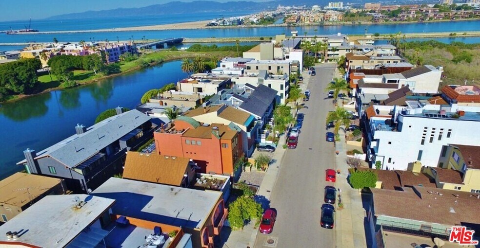 More Photos Of 6515 Vista del Mar, Playa Del Rey Apartments For Sale