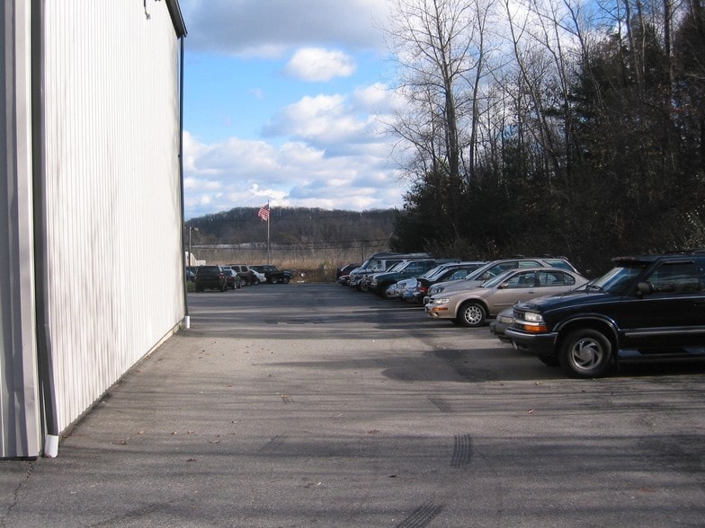 More Photos Of 159 Grassy Plain St, Bethel Manufacturing For Sale