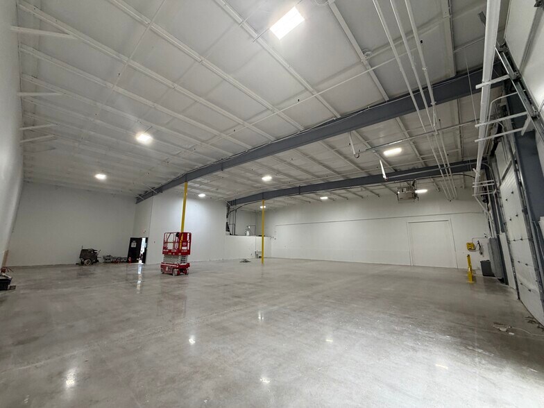 More Photos Of 4858 Provident Dr, West Chester Warehouse For Lease