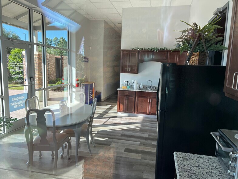 More Photos Of Camp Forbing, Shreveport Storefront Retail Office For Lease
